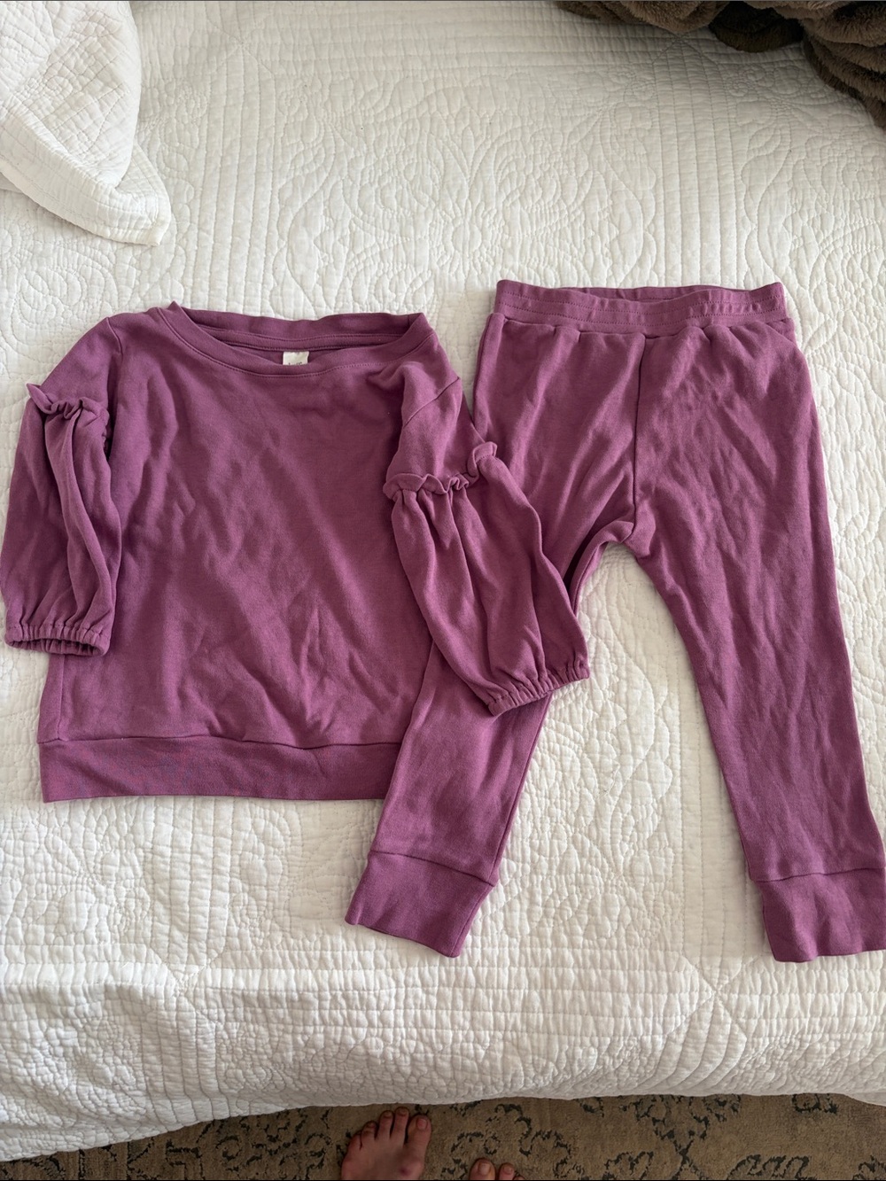 Kate Quinn pink outfit